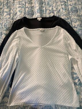 J. Crew Women’s Clip Dot V-Neck Blouses M